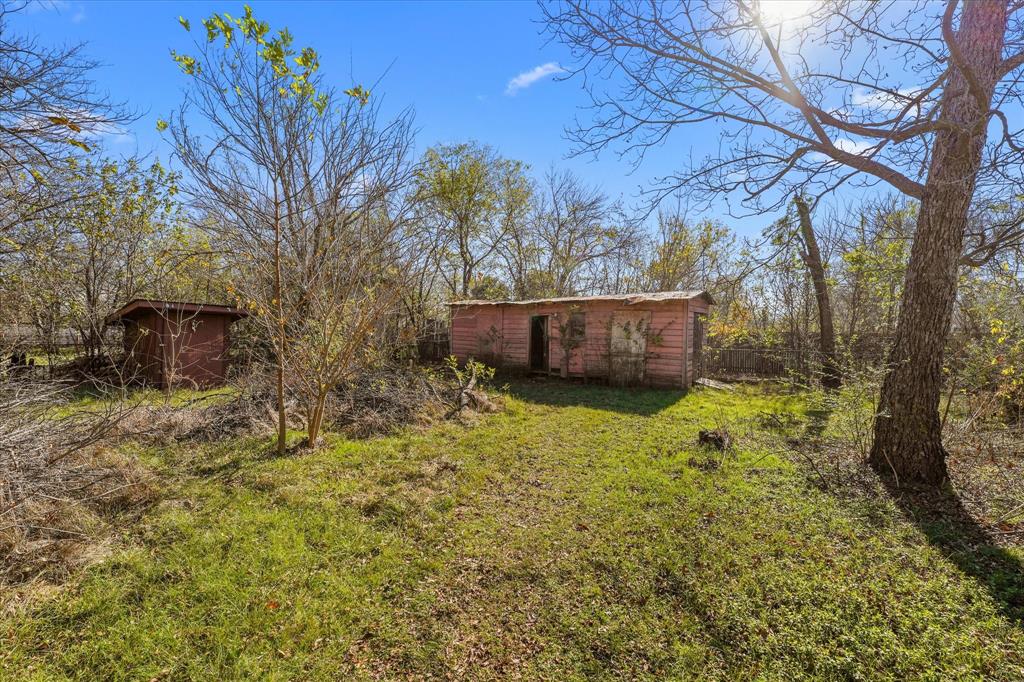 12924 Mitchell Drive Balch Springs, TX 75180 - Photo 13 of 14 a backyard of a house with lots of green space