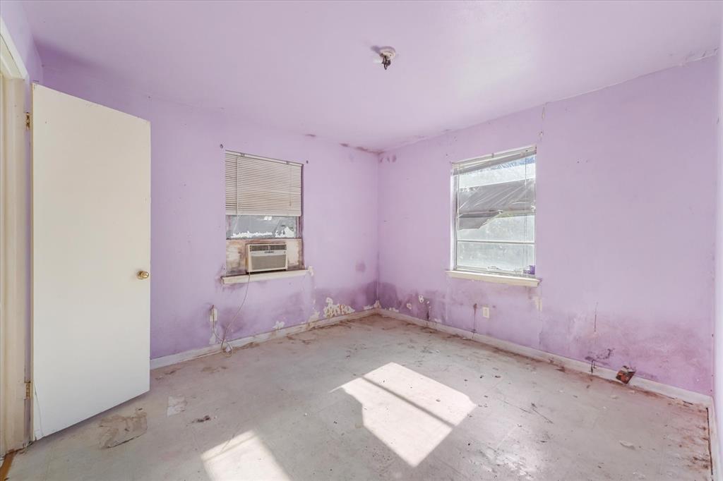 12924 Mitchell Drive Balch Springs, TX 75180 - Photo 8 of 14 an empty room with windows