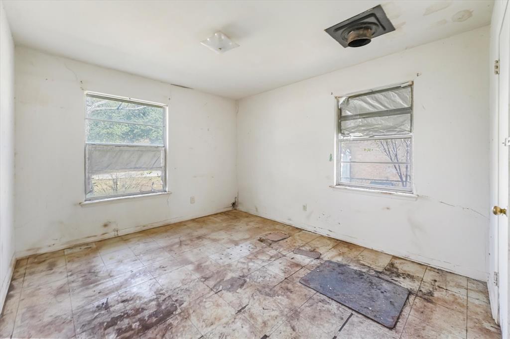 12924 Mitchell Drive Balch Springs, TX 75180 - Photo 10 of 14 a view of an empty room with a window