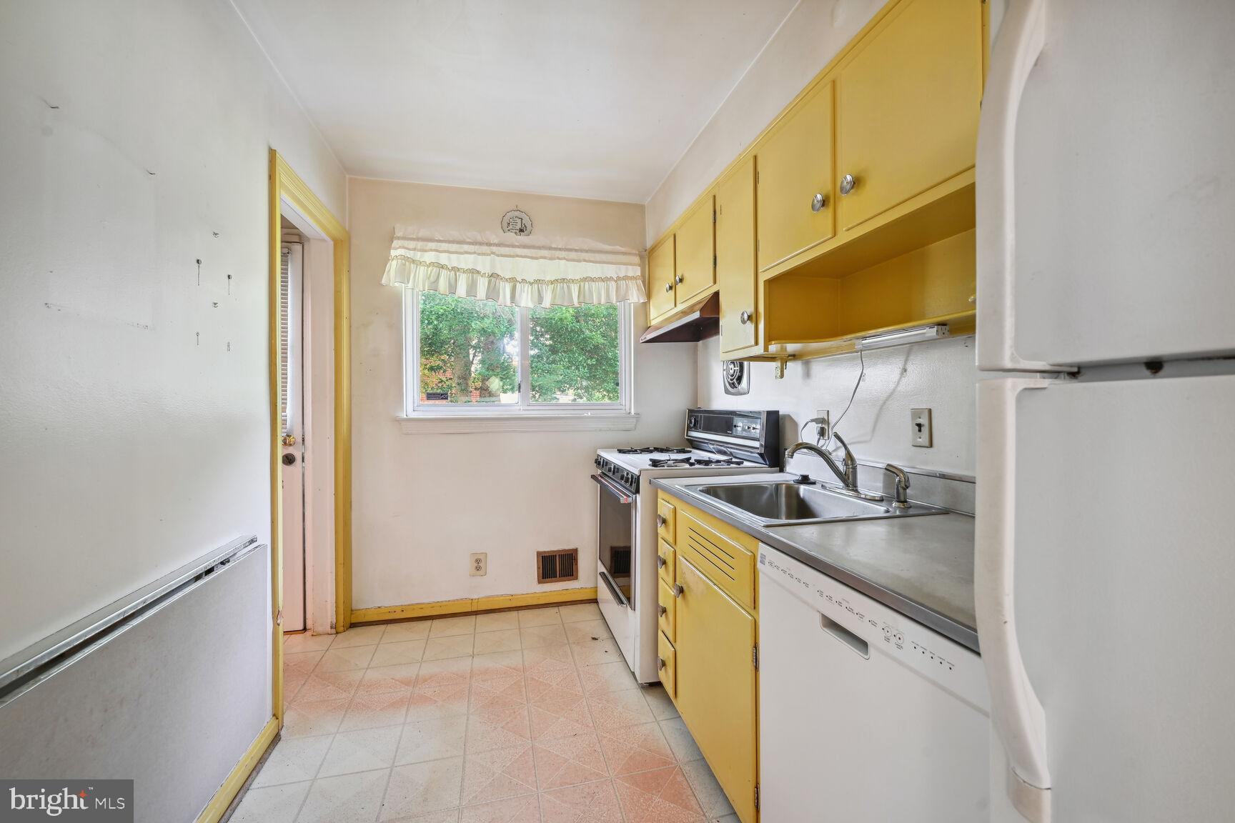 11500 Mapleview Drive Silver Spring, MD 20902 - Photo 17 of 25