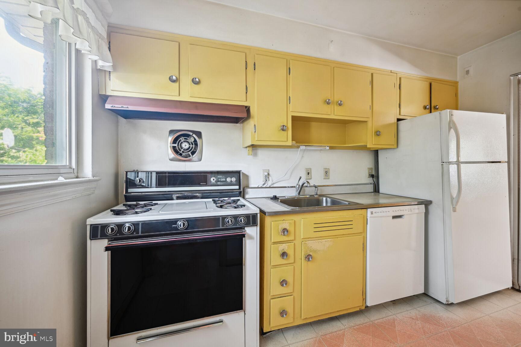 11500 Mapleview Drive Silver Spring, MD 20902 - Photo 18 of 25