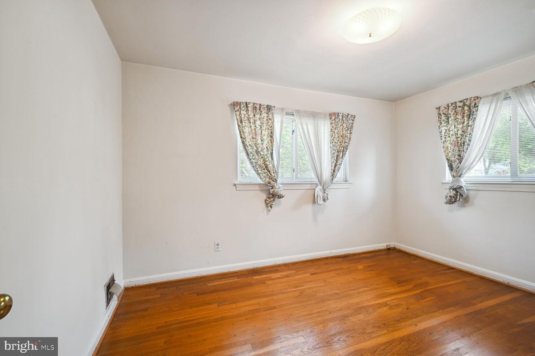 11500 Mapleview Drive Silver Spring, MD 20902 - Photo 10 of 25