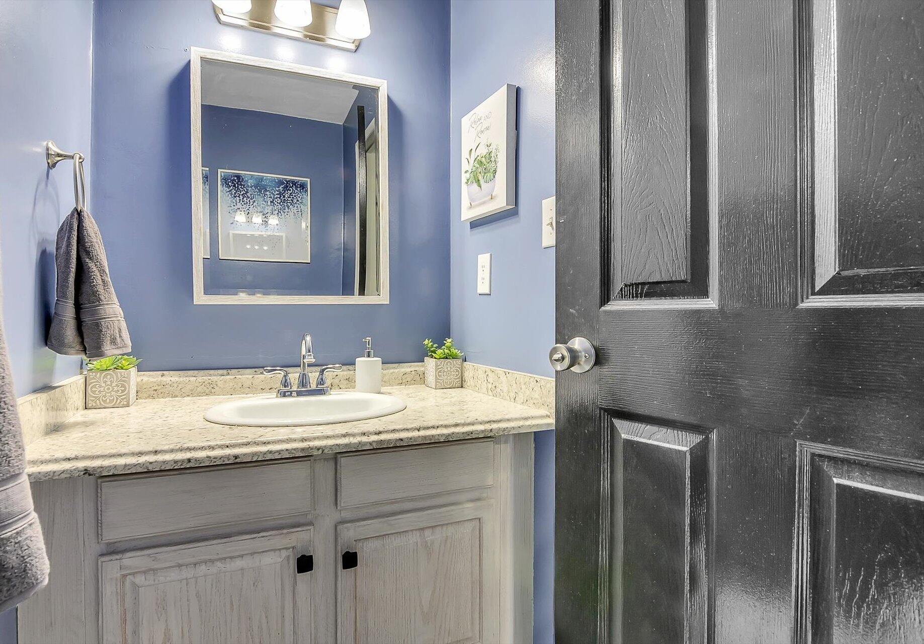 2386 Feather Road Vinton, VA 24179 - Photo 20 of 45 Main Level Half Bath