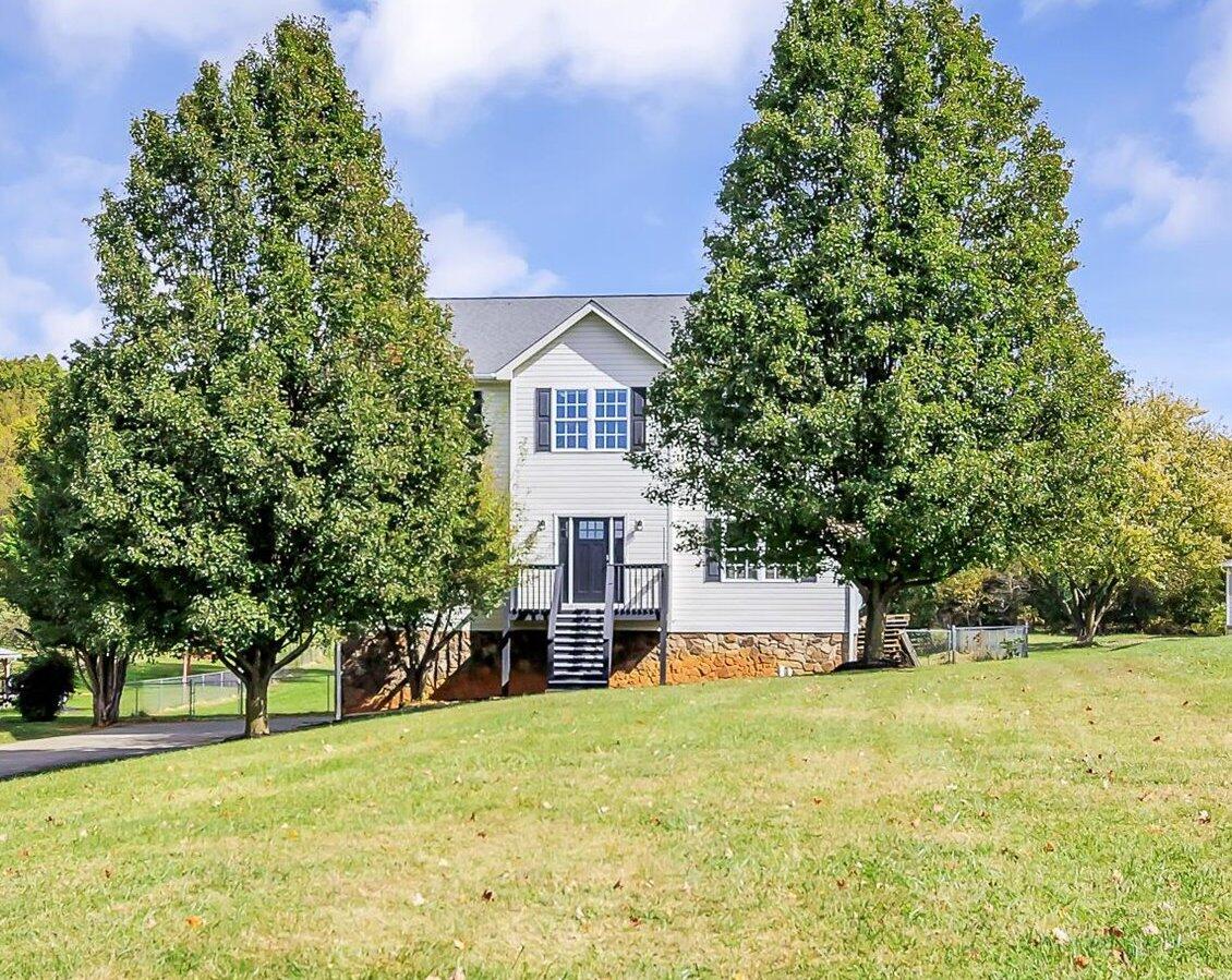 2386 Feather Road Vinton, VA 24179 - Photo 2 of 45 2386 Feather Rd