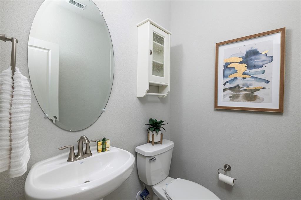 6713 Windham Way Plano, TX 75023 - Photo 22 of 33 Upstairs powder bath