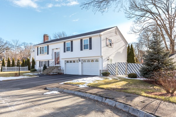 126 Hanscom Avenue Reading, MA 01867 - Photo 2 of 29