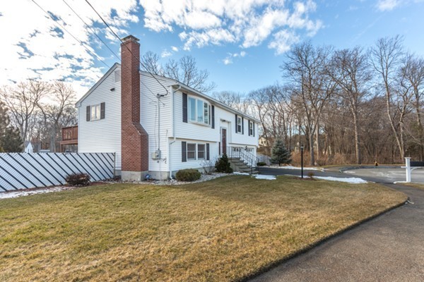 126 Hanscom Avenue Reading, MA 01867 - Photo 3 of 29
