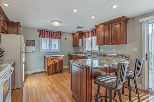 126 Hanscom Avenue Reading, MA 01867 - Photo 4 of 29