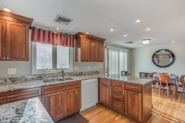 126 Hanscom Avenue Reading, MA 01867 - Photo 5 of 29
