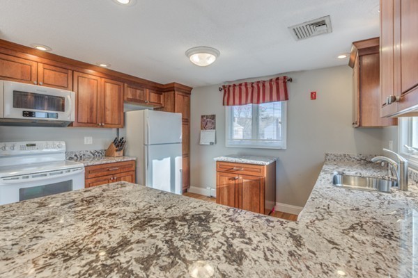 126 Hanscom Avenue Reading, MA 01867 - Photo 6 of 29