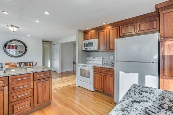 126 Hanscom Avenue Reading, MA 01867 - Photo 7 of 29