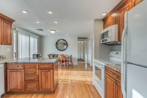 126 Hanscom Avenue Reading, MA 01867 - Photo 8 of 29