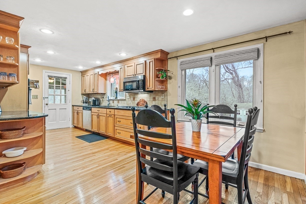 12 Hood Road Tewksbury, MA 01876 - Photo 10 of 38 Gallery Image 10