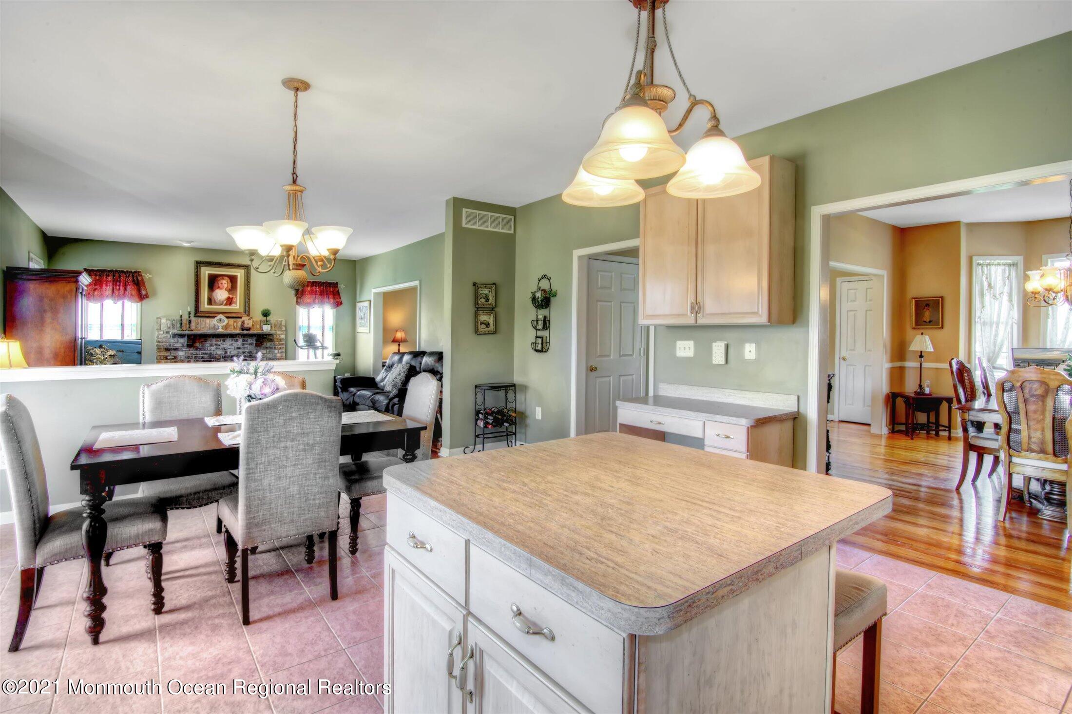 19 Leiden Road Freehold, NJ 07728 - Photo 15 of 25 Kitchen