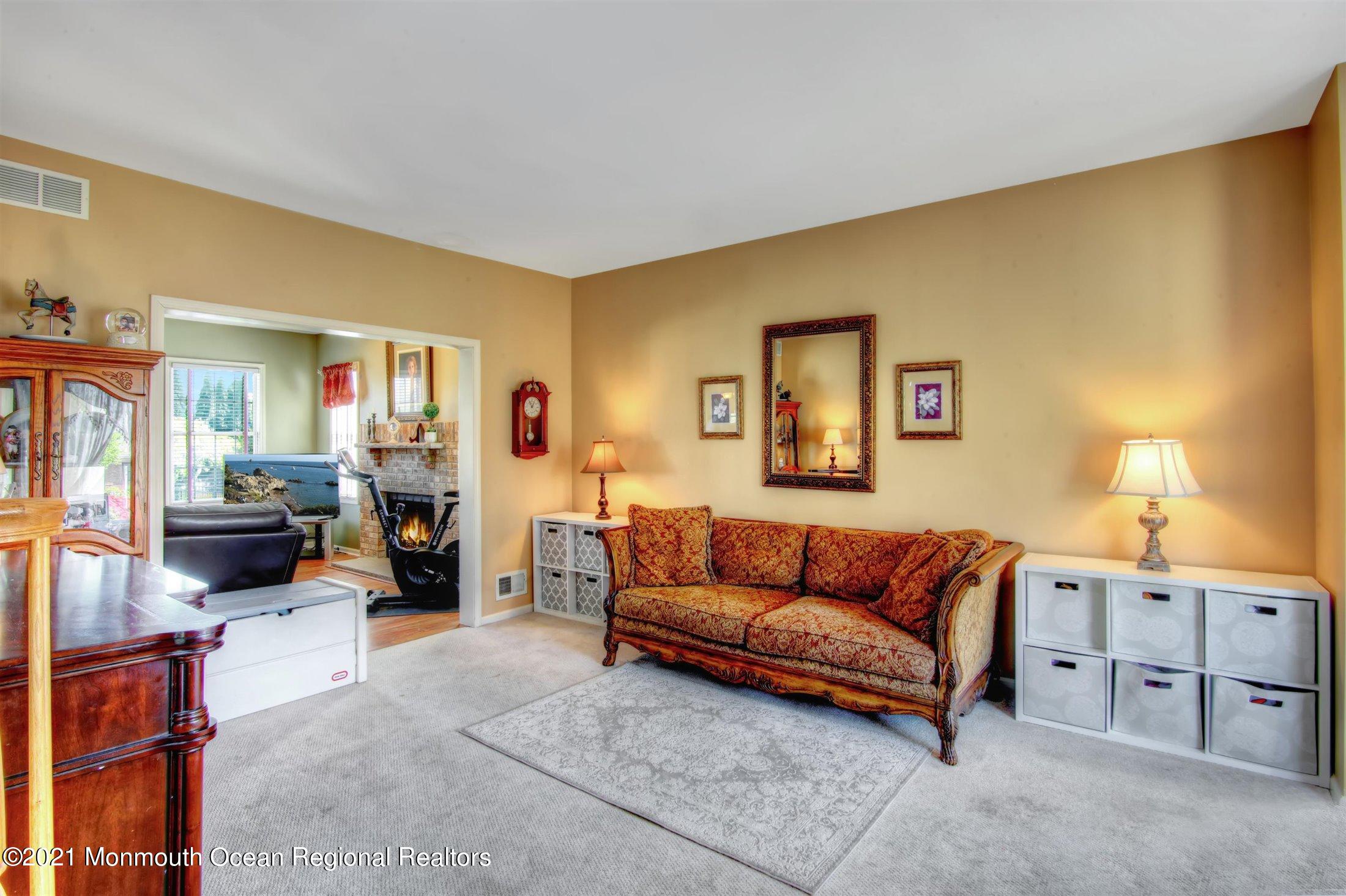 19 Leiden Road Freehold, NJ 07728 - Photo 9 of 25 Living