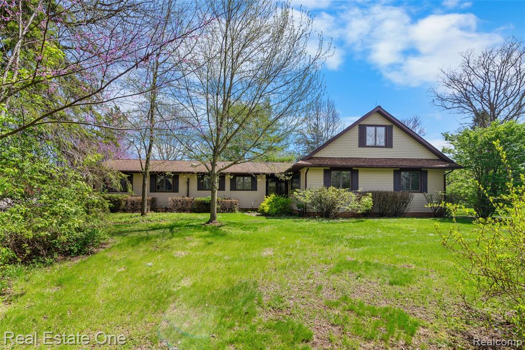 9050 Earhart Road South Lyon, MI 48178 - Photo 1 of 55