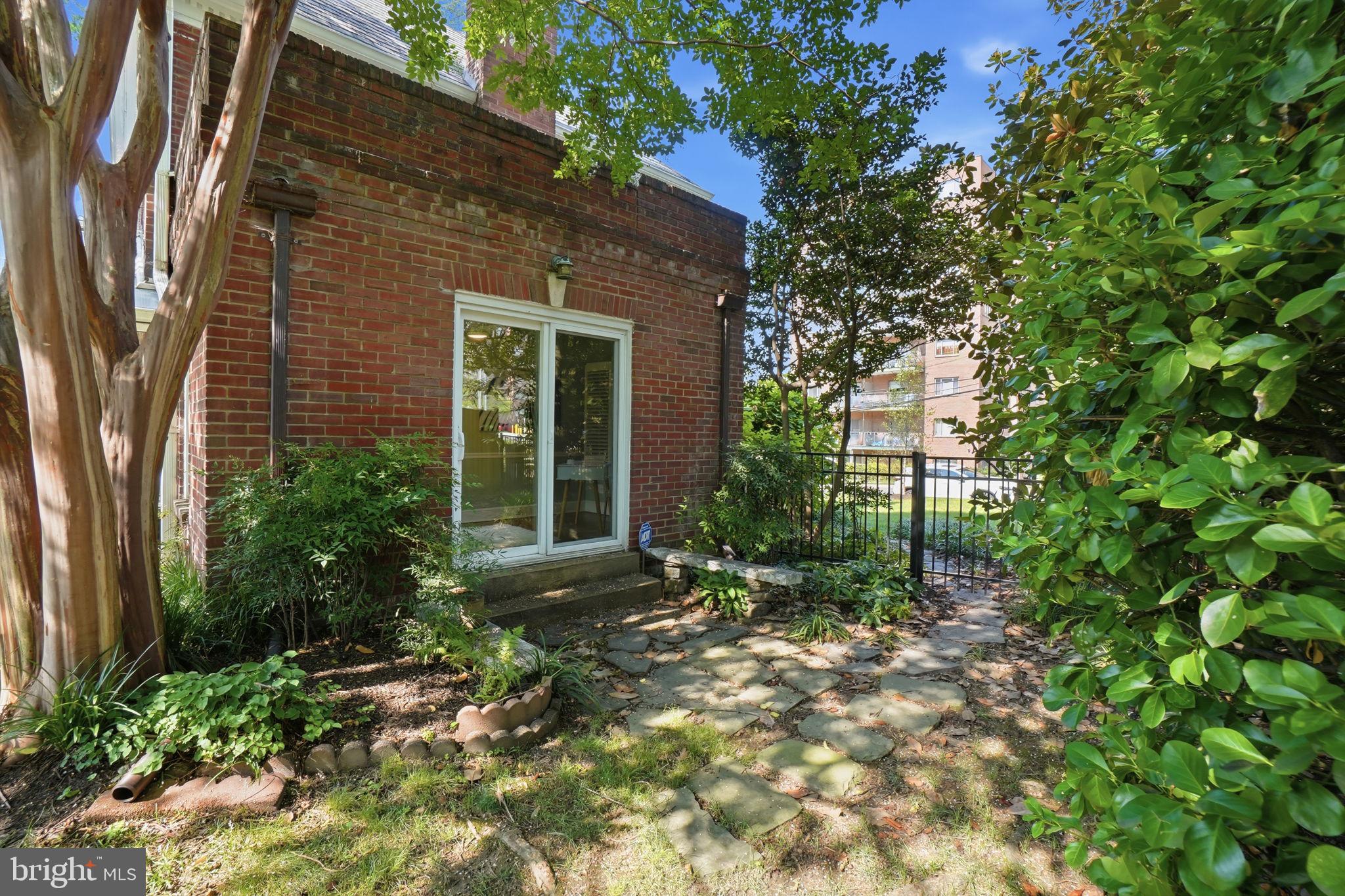 824 South Courthouse Road Arlington, VA 22204 - Photo 5 of 70 Gallery Image 5