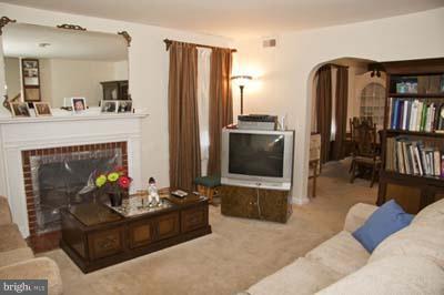 1700 Hartsdale Road Baltimore, MD 21239 - Photo 8 of 23 Living Room