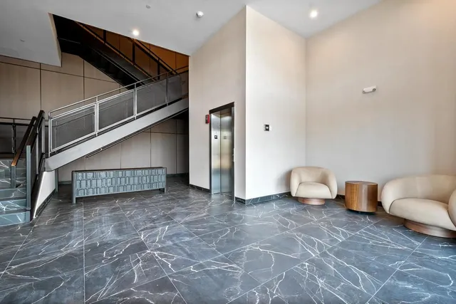 $4,400 | 728 Waukegan Road, Unit 203, Deerfield, IL 60015