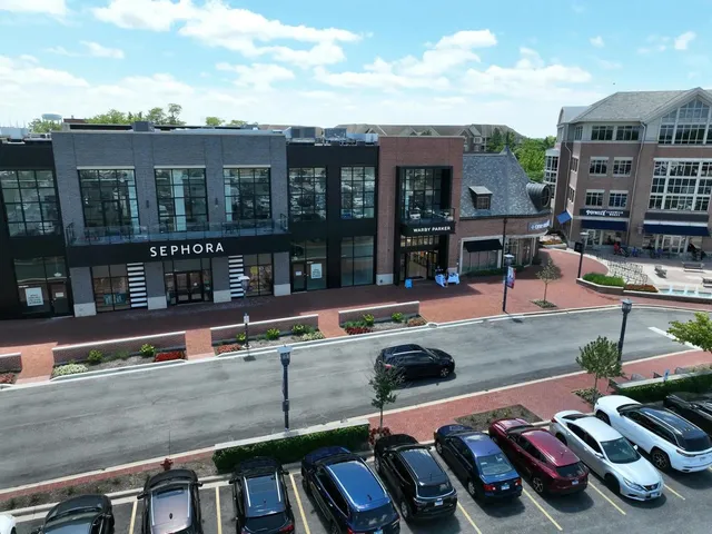 $4,400 | 728 Waukegan Road, Unit 203, Deerfield, IL 60015