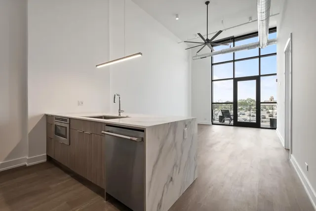 $4,400 | 728 Waukegan Road, Unit 203, Deerfield, IL 60015