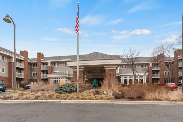 $118,000 | 801 North McLean Boulevard, Unit 222, Elgin, IL 60123