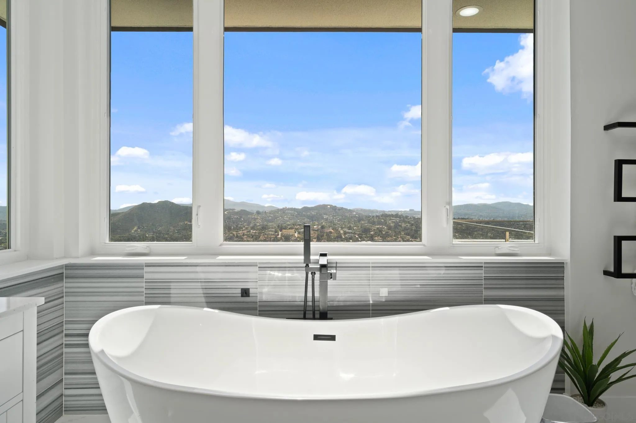 15486 Markar Road Poway, CA 92064 - Photo 25 of 63 a bathroom with a sink and bathtub