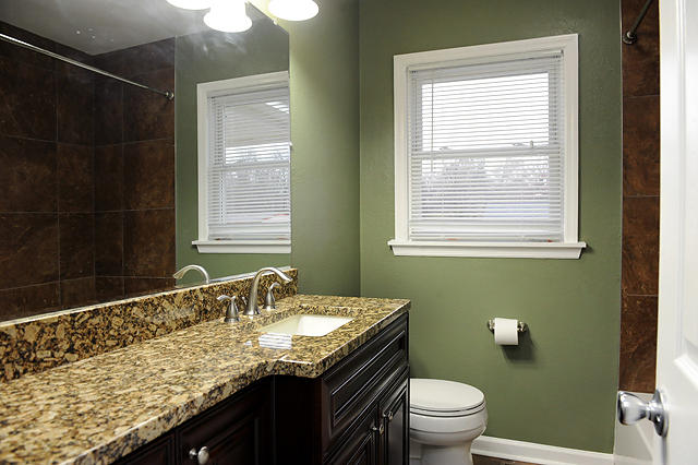 5010 Jarrett Road Chattanooga, TN 37416 - Photo 14 of 30 Bathroom