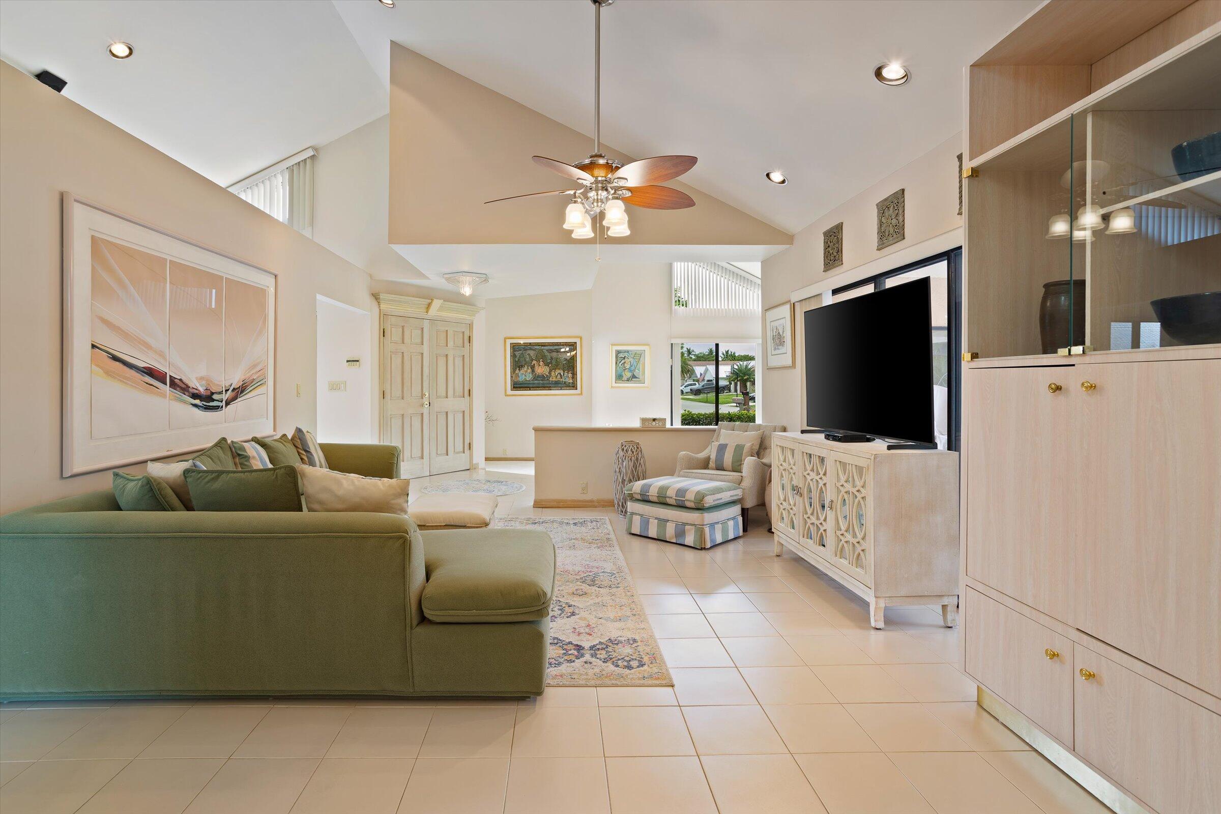 23357 Lago Mar Circle Boca Raton, FL 33433 - Photo 16 of 44 Family room