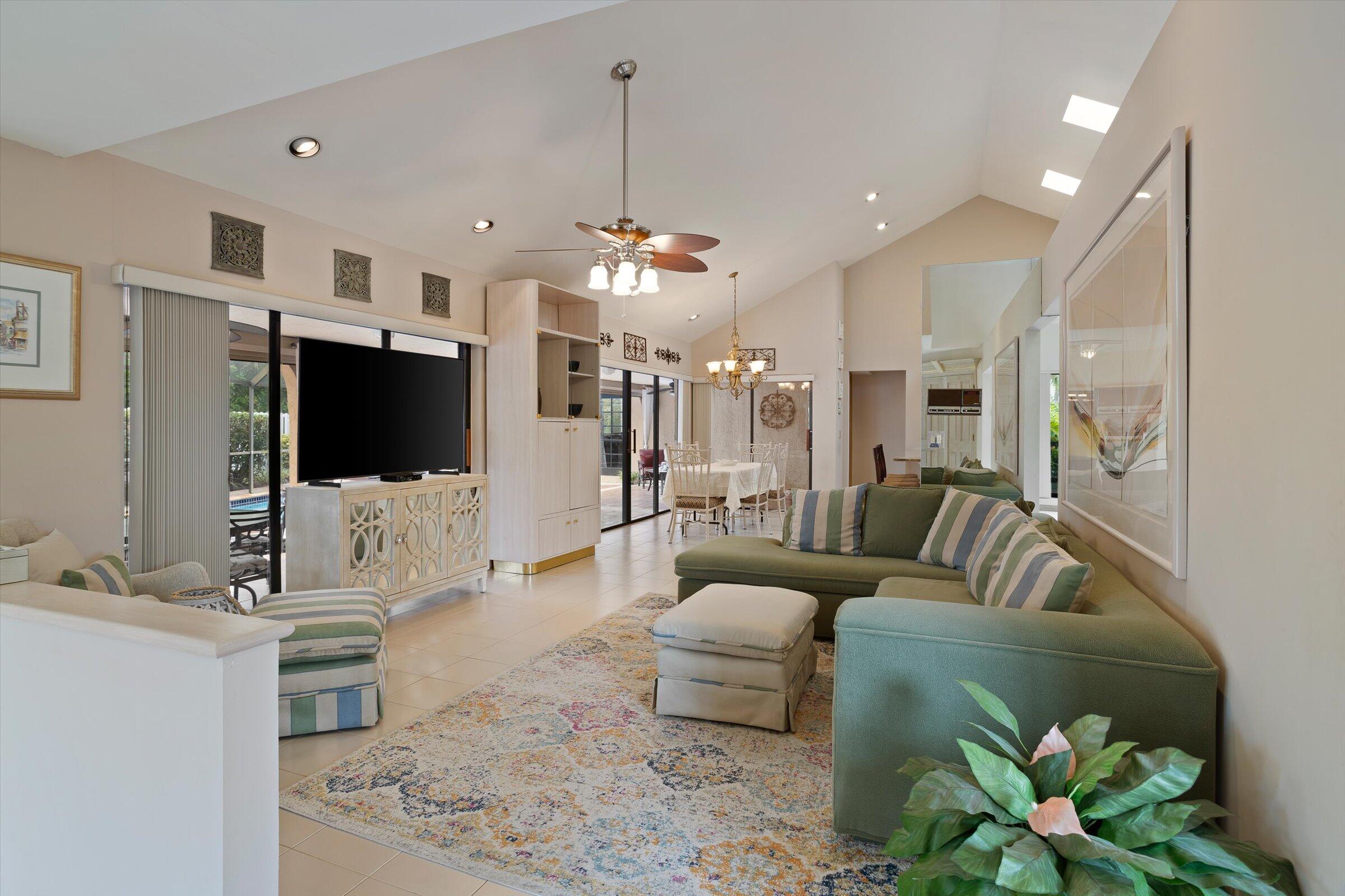 23357 Lago Mar Circle Boca Raton, FL 33433 - Photo 17 of 44 Family room