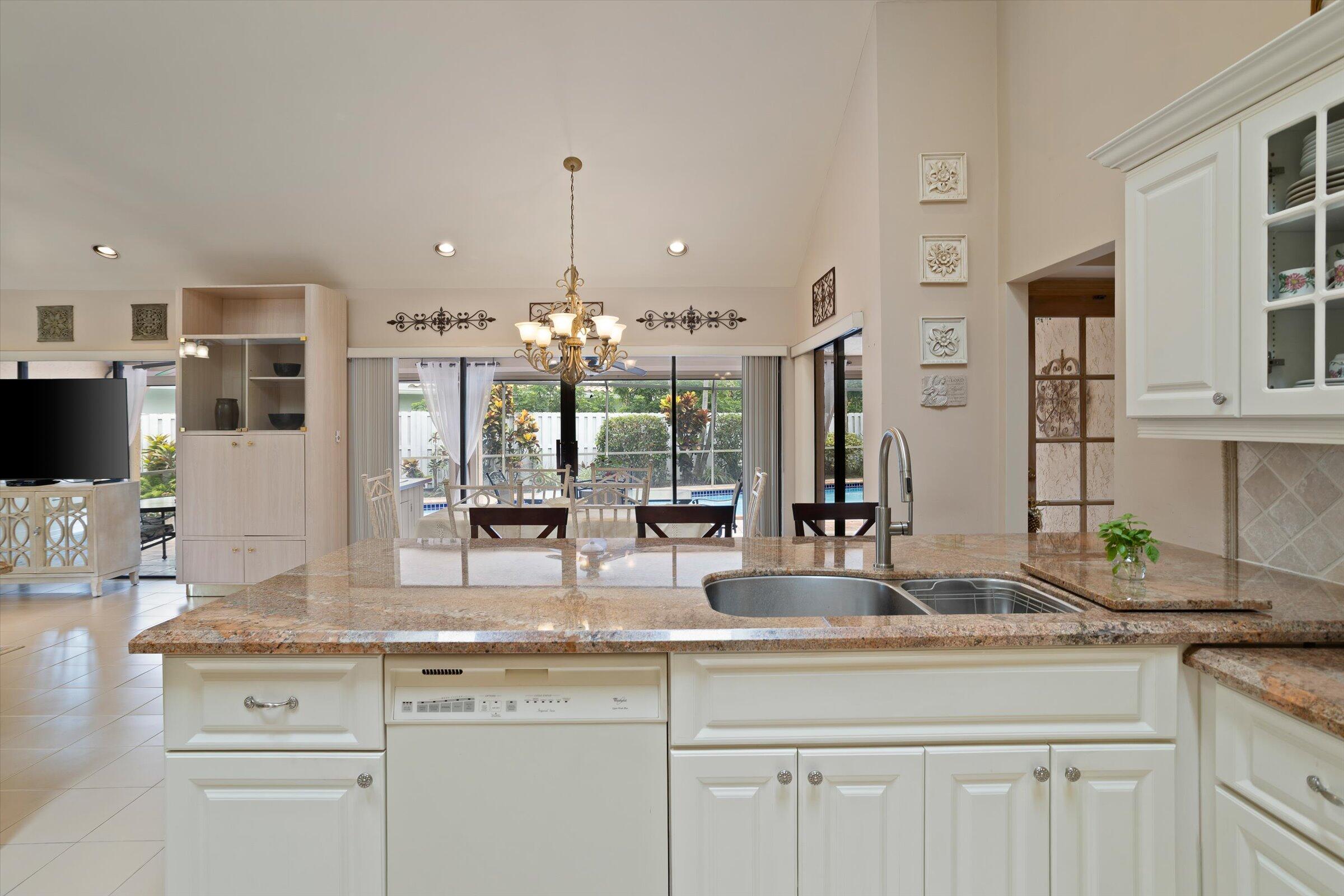 23357 Lago Mar Circle Boca Raton, FL 33433 - Photo 21 of 44 Kitchen