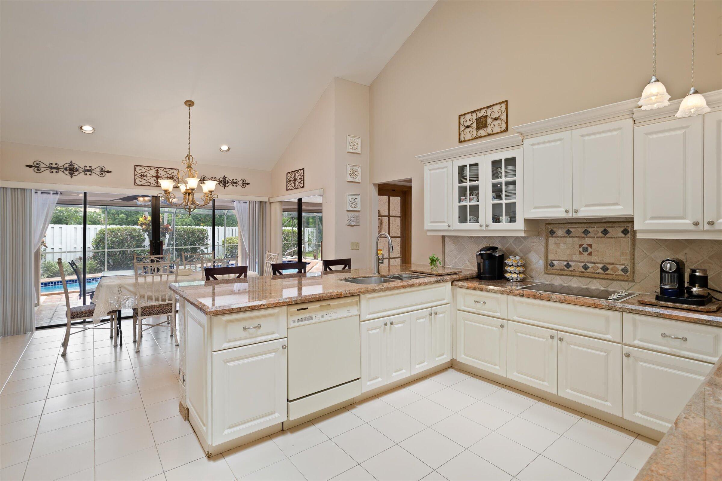 23357 Lago Mar Circle Boca Raton, FL 33433 - Photo 22 of 44 Kitchen