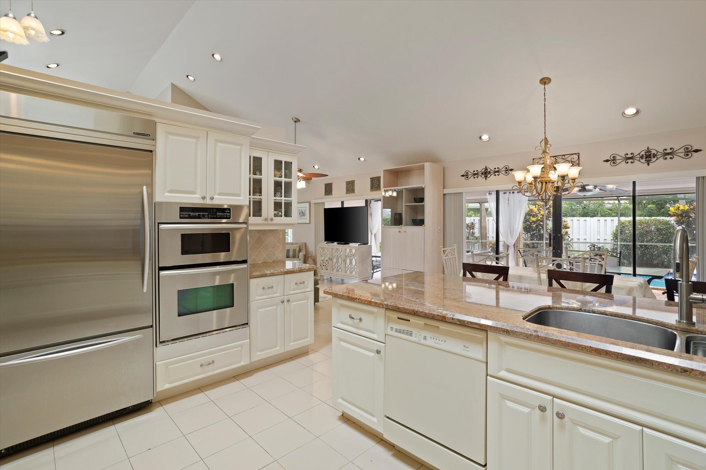 23357 Lago Mar Circle Boca Raton, FL 33433 - Photo 24 of 44 Kitchen