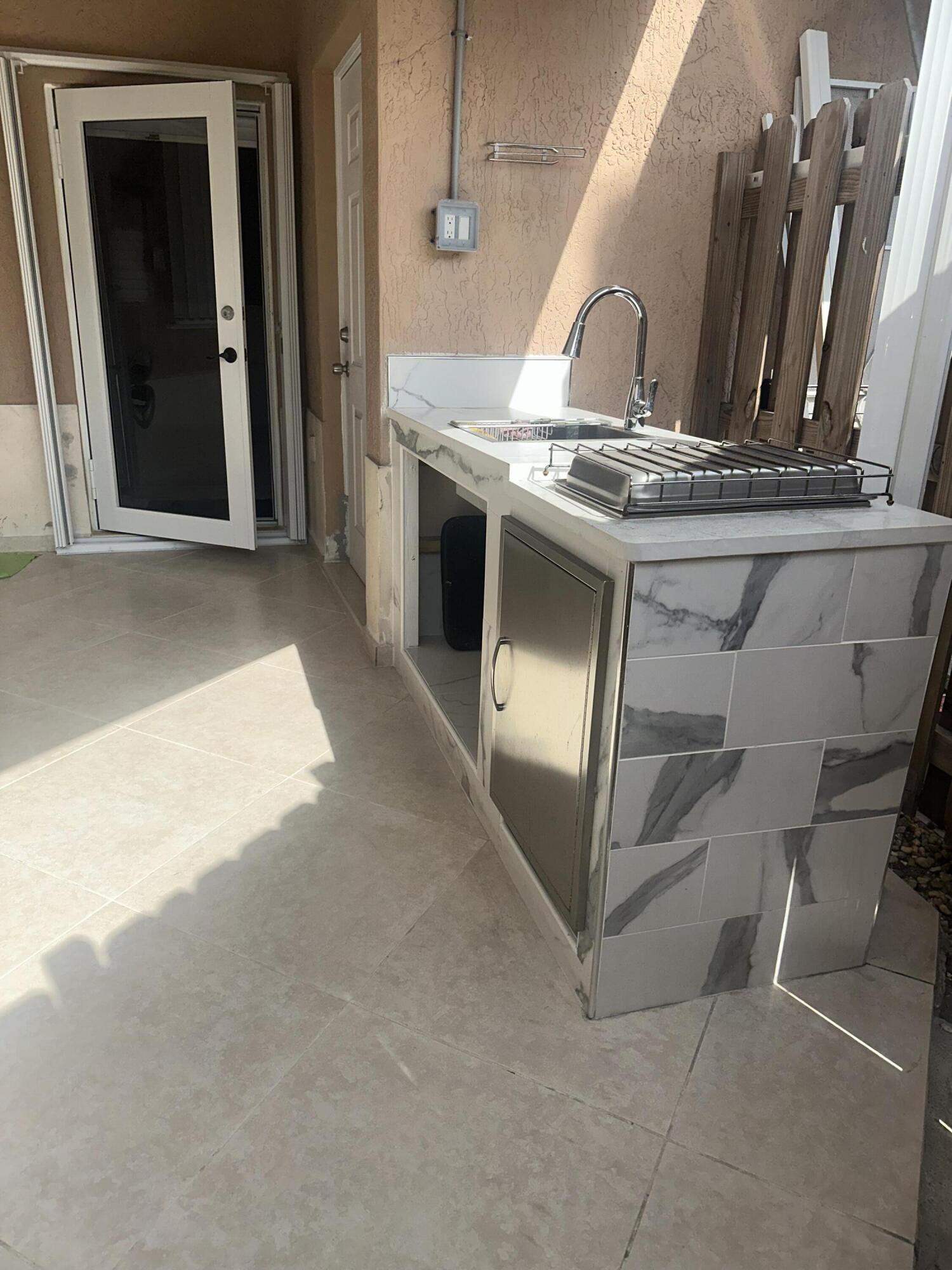 300 East 4th Street, Unit 103 Hialeah, FL 33010 - Photo 21 of 27 Patio sink