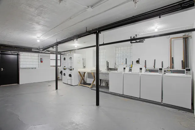 a view of utility room