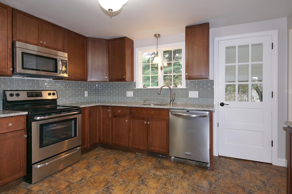 34 Cherry Road Framingham, MA 01701 - Photo 5 of 27 Gallery Image 5