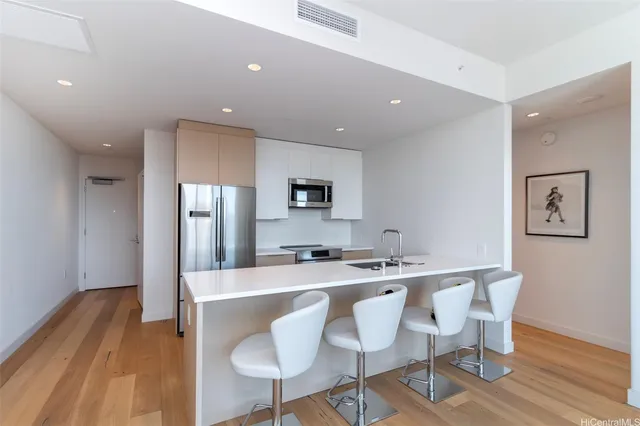 $4,000 | 1001 Queen Street, Unit 4005, Honolulu, HI 96814