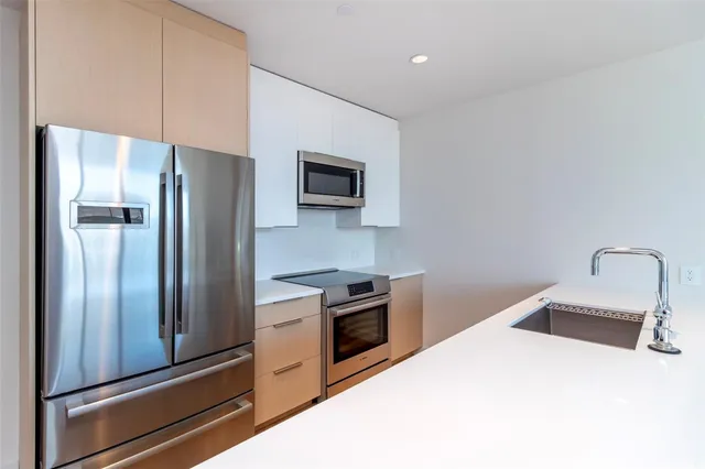 $4,000 | 1001 Queen Street, Unit 4005, Honolulu, HI 96814