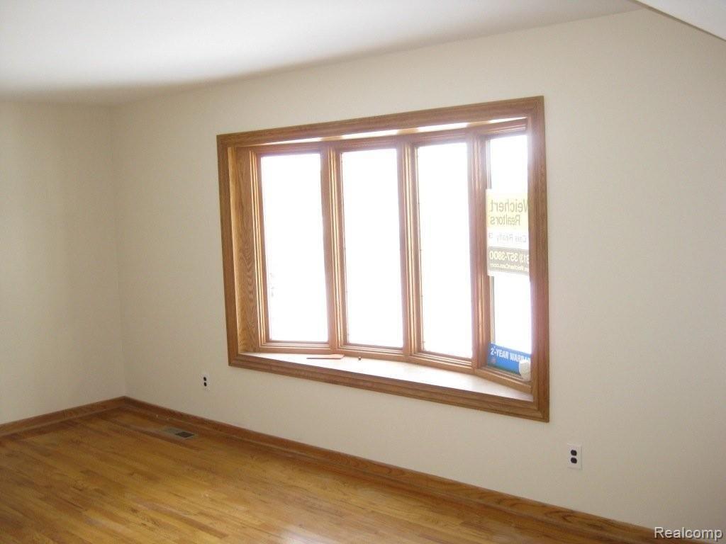 14605 Newburgh Road Livonia, MI 48154 - Photo 4 of 22 IMG_1919.JPG
