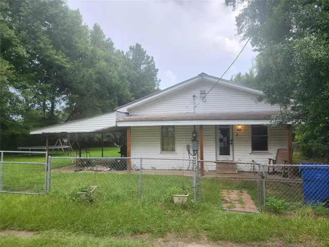 a front view of house with yard