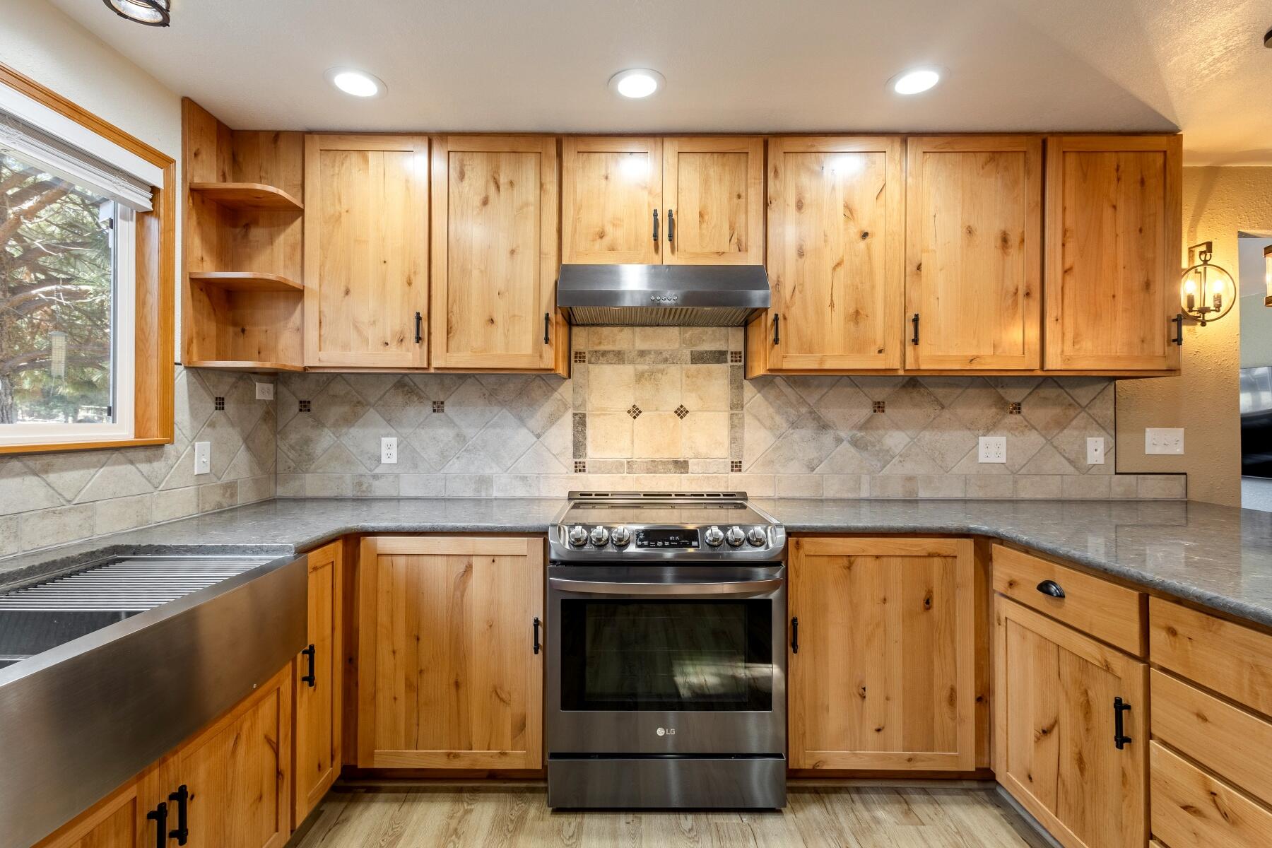 19800 Connarn Road Bend, OR 97703 - Photo 10 of 50 Kitchen
