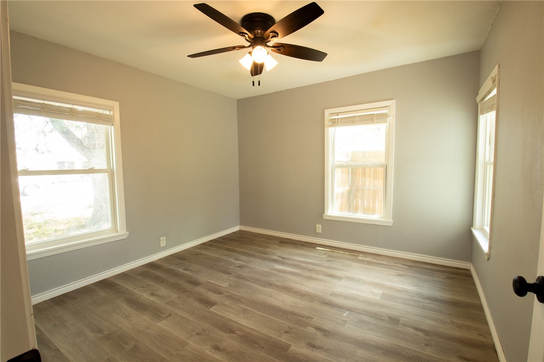920 East Lewis Street Sinton, TX 78387 - Photo 20 of 24