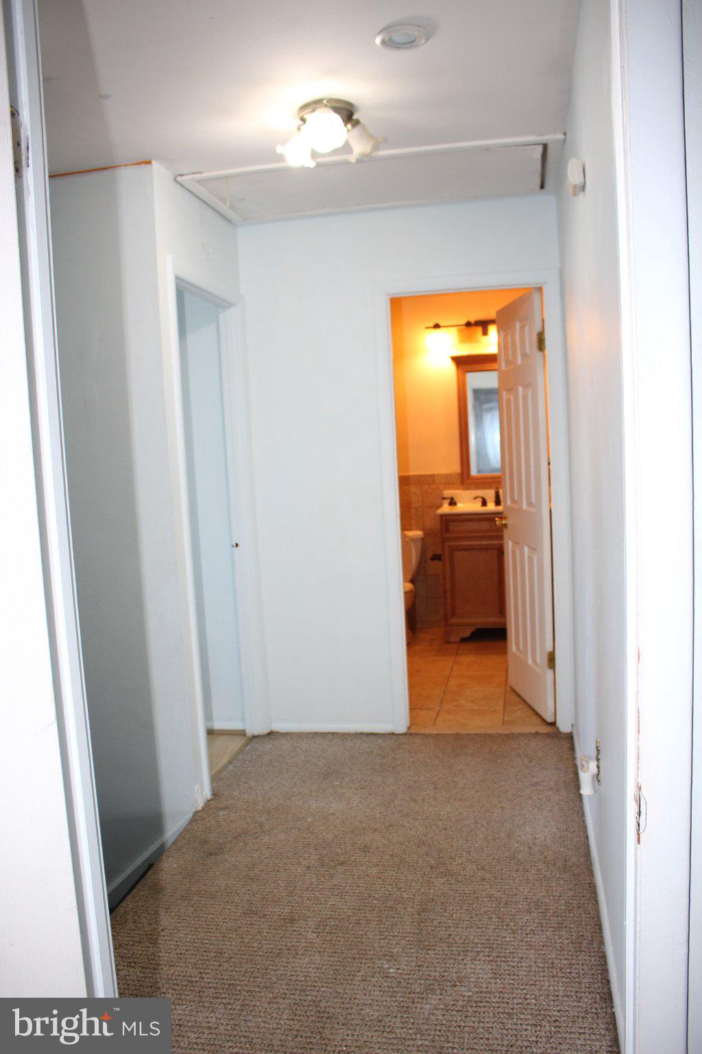 146 Oakmont Road Clementon, NJ 08021 - Photo 50 of 61 Bright and inviting hallway retreat.