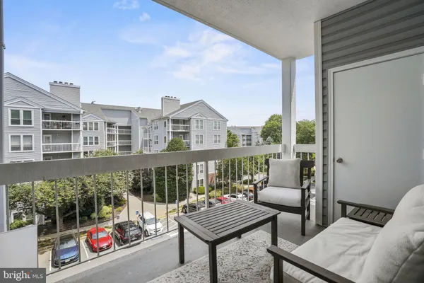 $2,400 | 3178 Summit Square Drive, Unit 3D2, Oakton, VA 22124