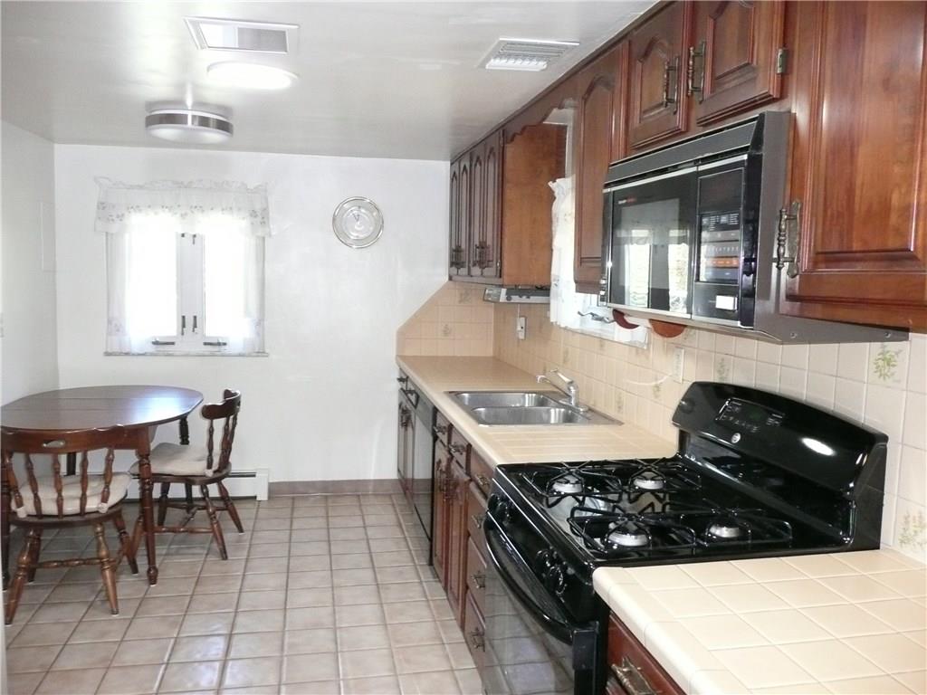 70 McMichael Road Carnegie, PA 15106 - Photo 9 of 21 EATING AREA IN KITCHEN