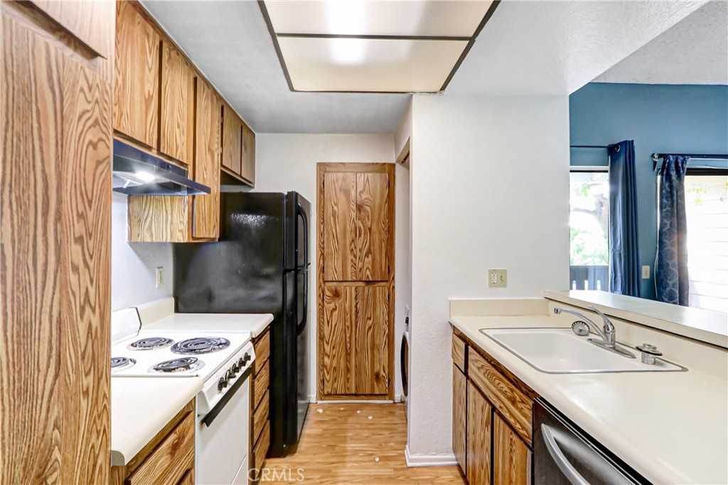 3535 Banbury Drive, Unit 84 Riverside, CA 92505 - Photo 4 of 16