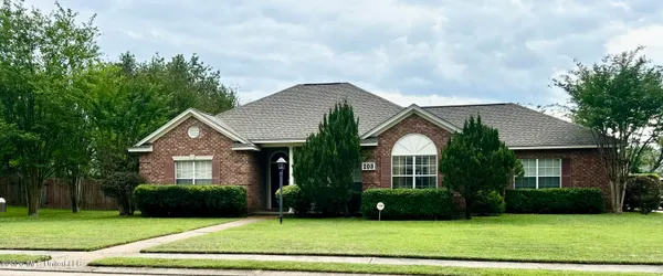 $259,500 | 203 Kirkwood Drive, Clinton, MS 39056