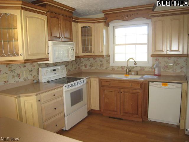 3116 State Road, Unit 60 Vermilion, OH 44089 - Photo 4 of 17 Kitchen