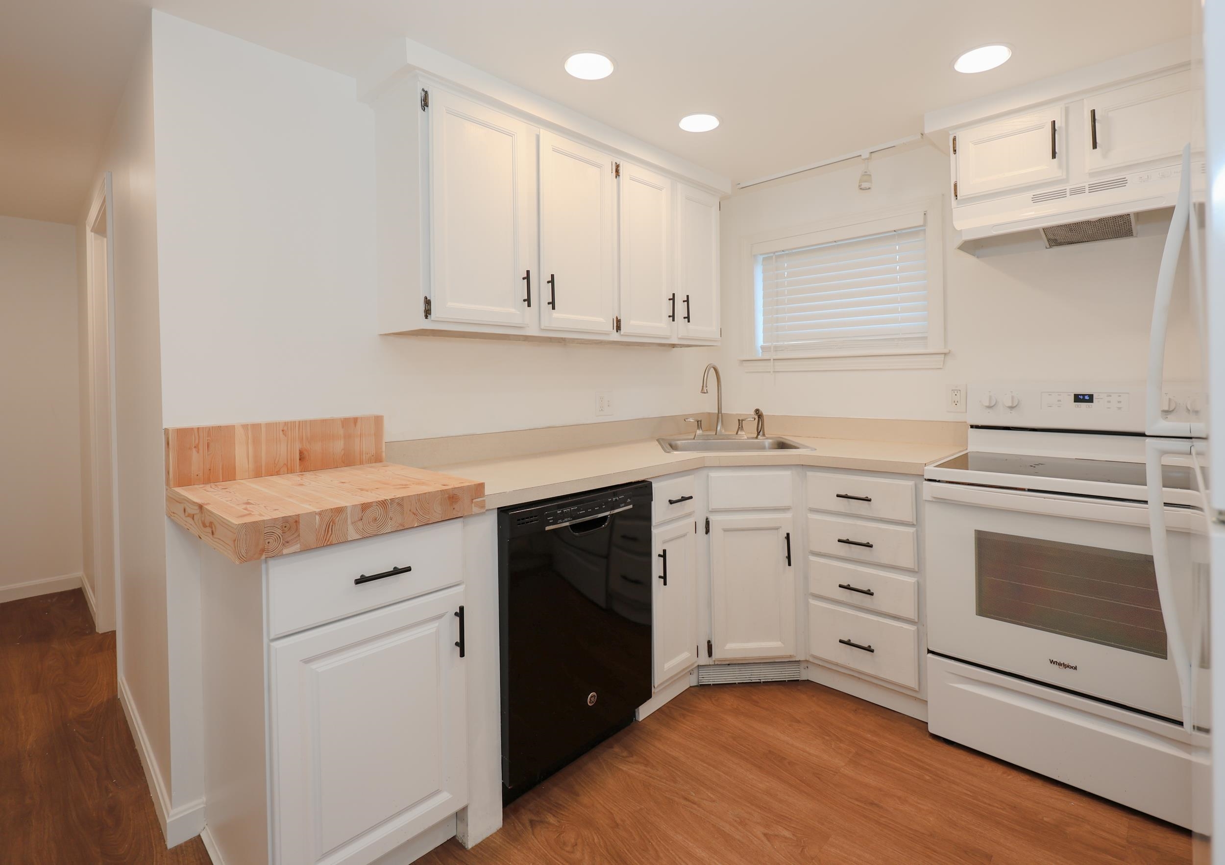 6 Highland Avenue Derry, NH 03038 - Photo 7 of 41