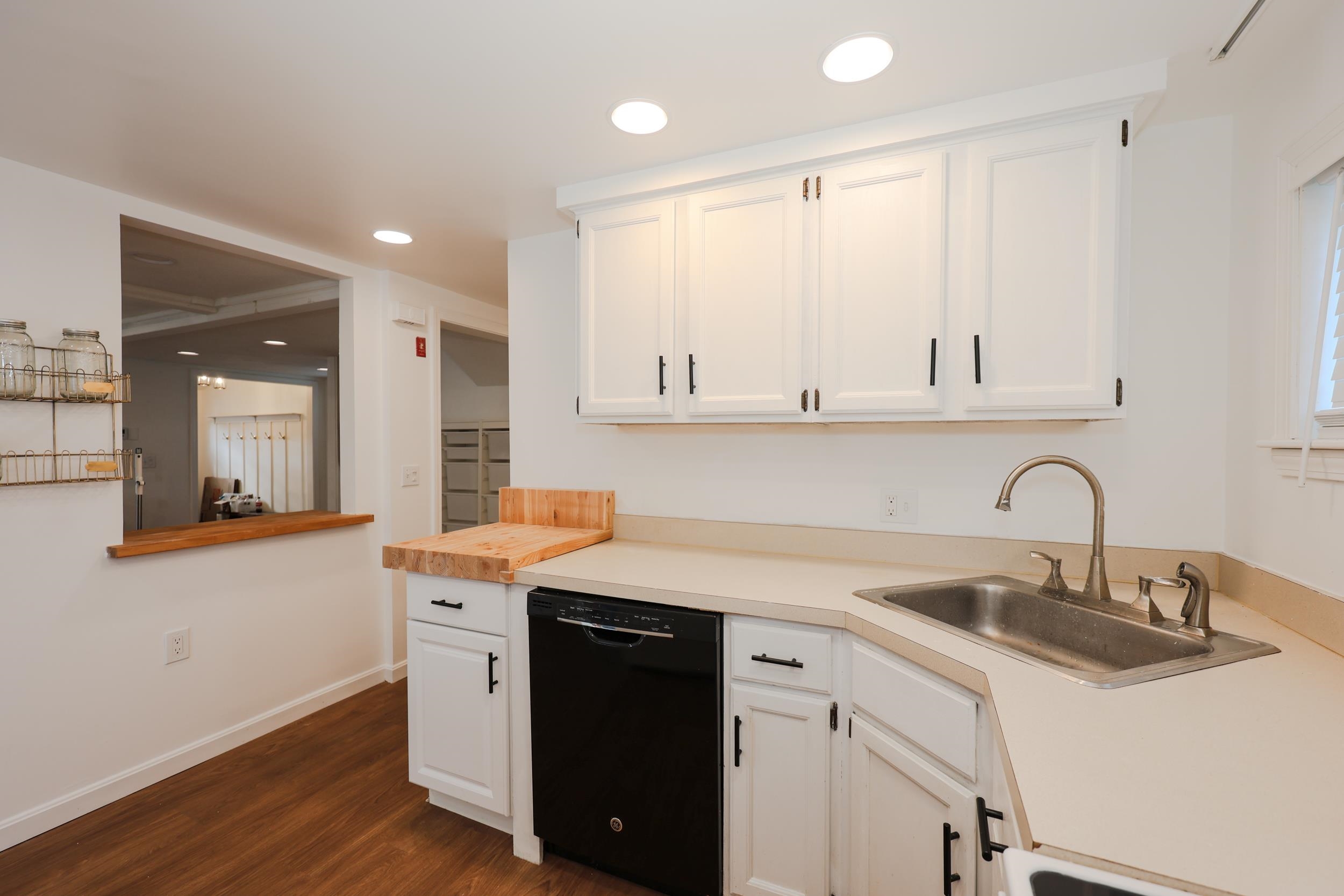 6 Highland Avenue Derry, NH 03038 - Photo 8 of 41